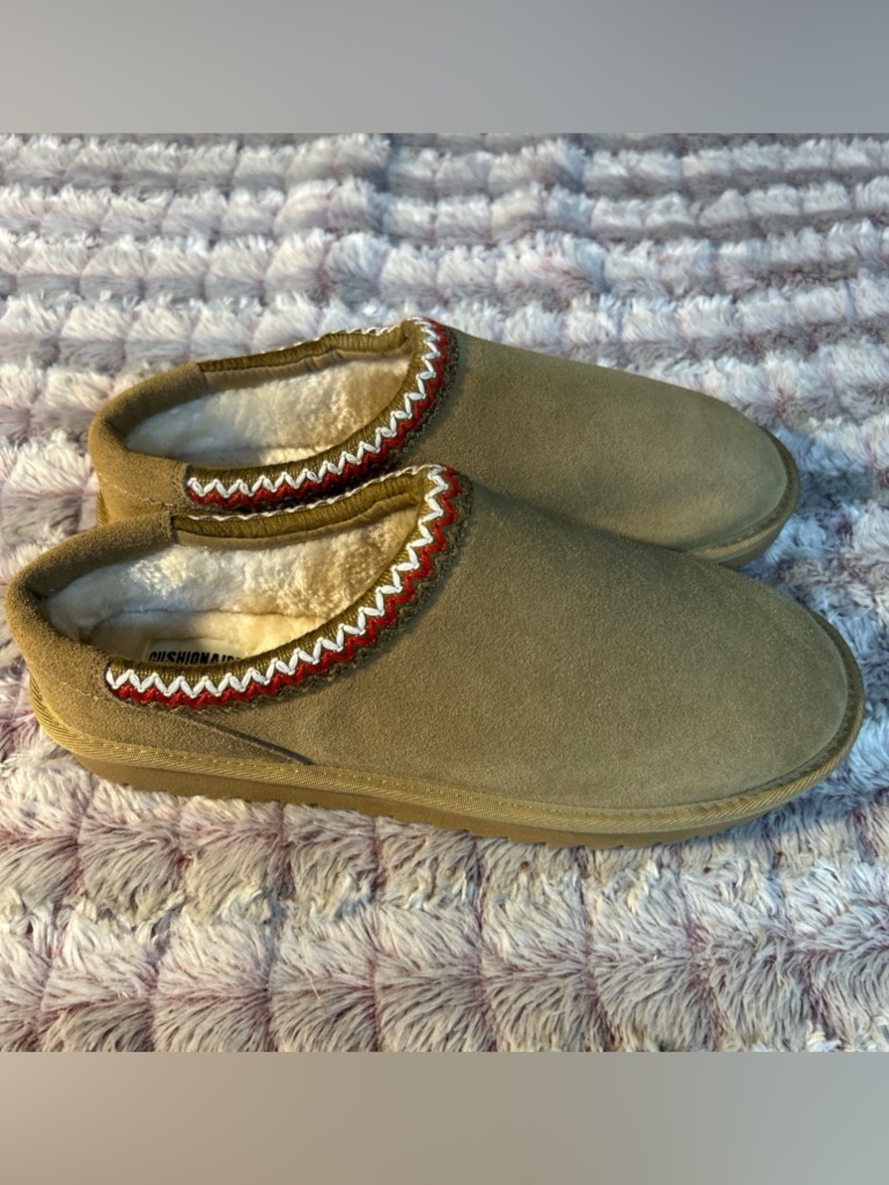 Cushionaire Men's Slip On Slippers Shoe Size 12. New